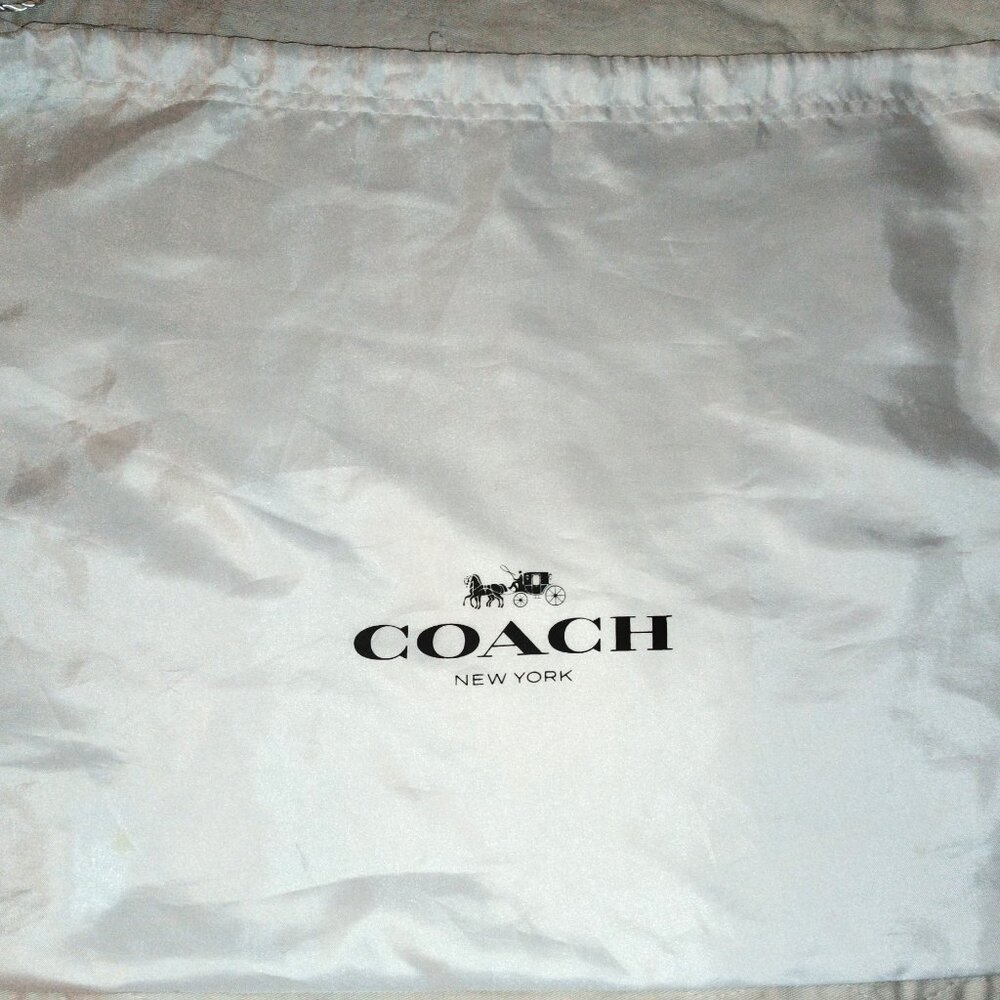 Stunning COACH EDIE Enbossed and Rivets Shoulder Bag - Picture 8 of 8